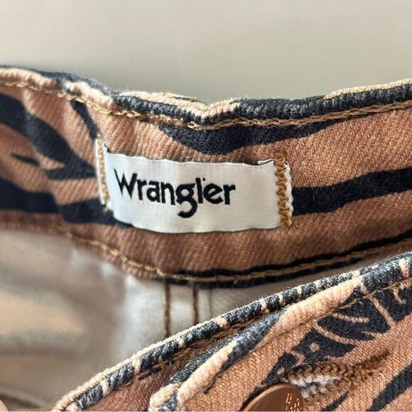 Wrangler Women's High Rise Wild West Purr Print Straight Jeans - Picture 7 of 12